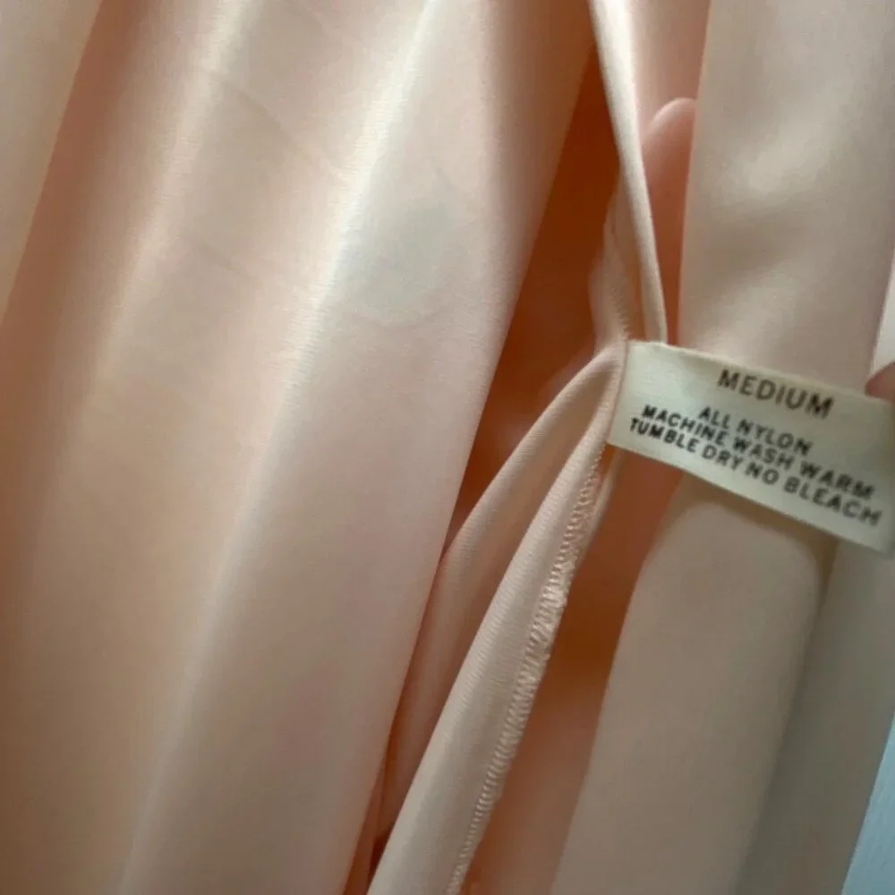 size M pink Shadowline nylon‎ vintage gown/robe set lace trim button front